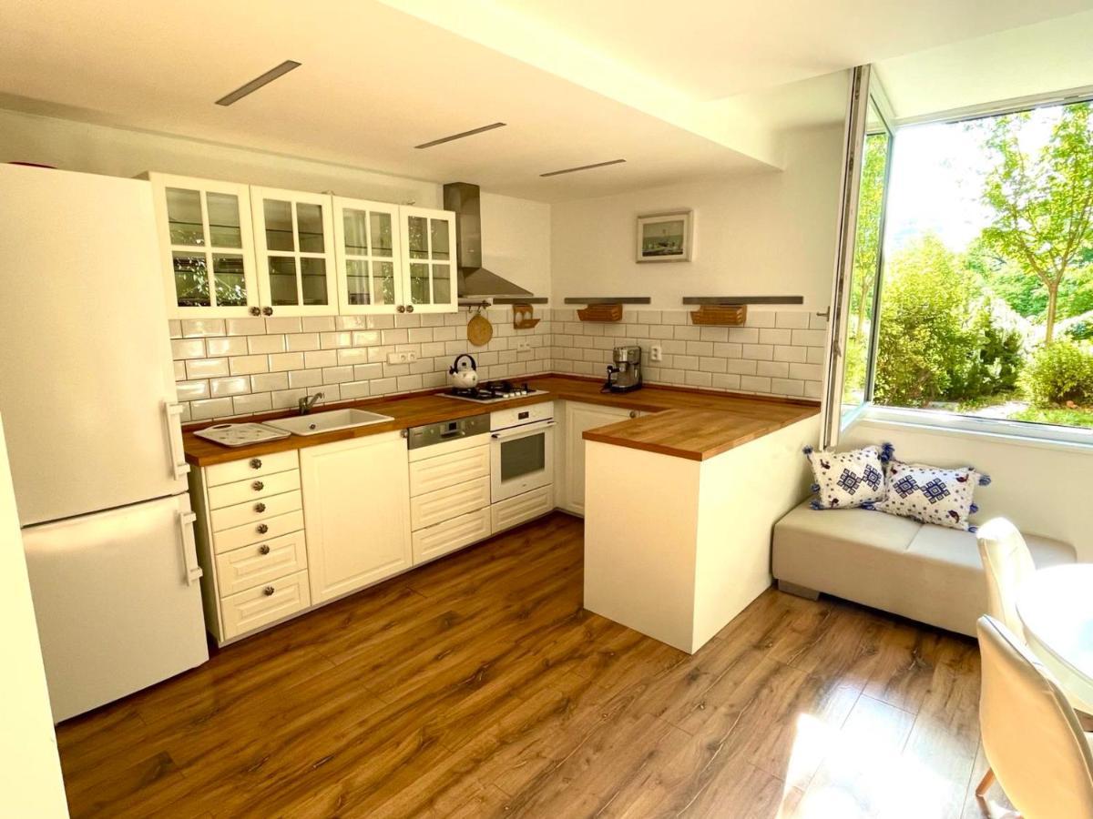 70M2 Romantic Living In The Old Town With Garden Bratislava Buitenkant foto