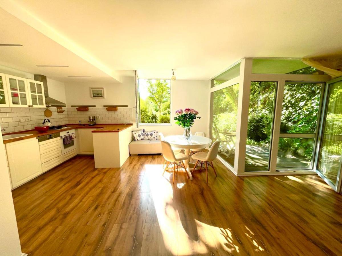 70M2 Romantic Living In The Old Town With Garden Bratislava Buitenkant foto