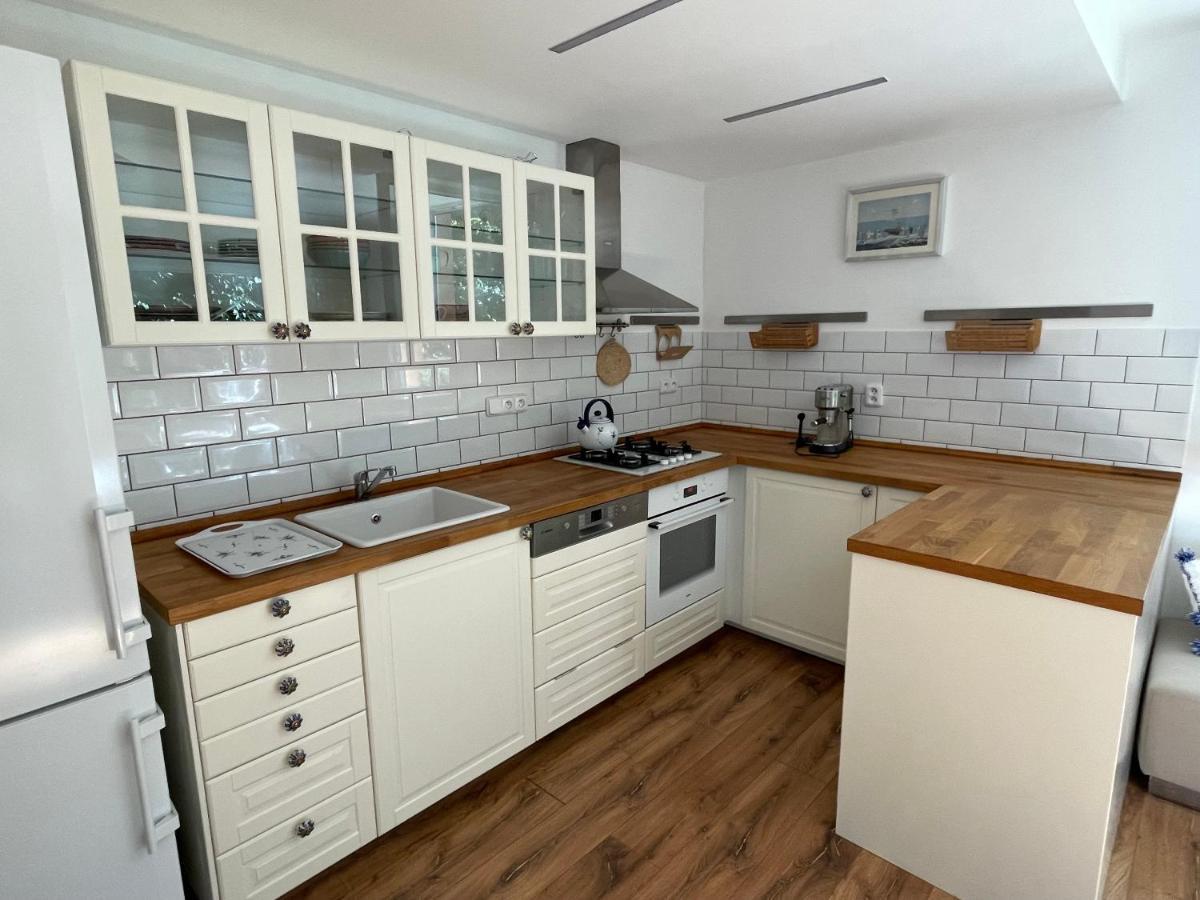 70M2 Romantic Living In The Old Town With Garden Bratislava Buitenkant foto