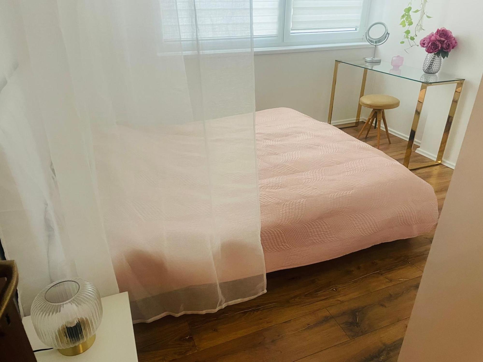70M2 Romantic Living In The Old Town With Garden Bratislava Buitenkant foto