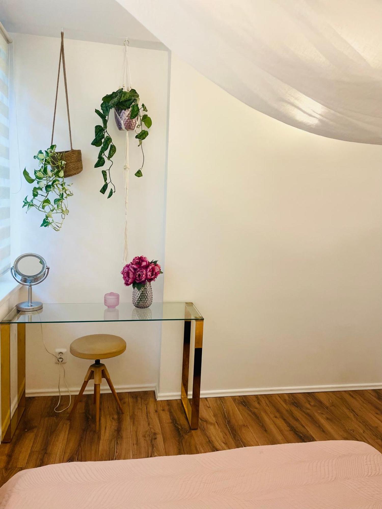 70M2 Romantic Living In The Old Town With Garden Bratislava Buitenkant foto