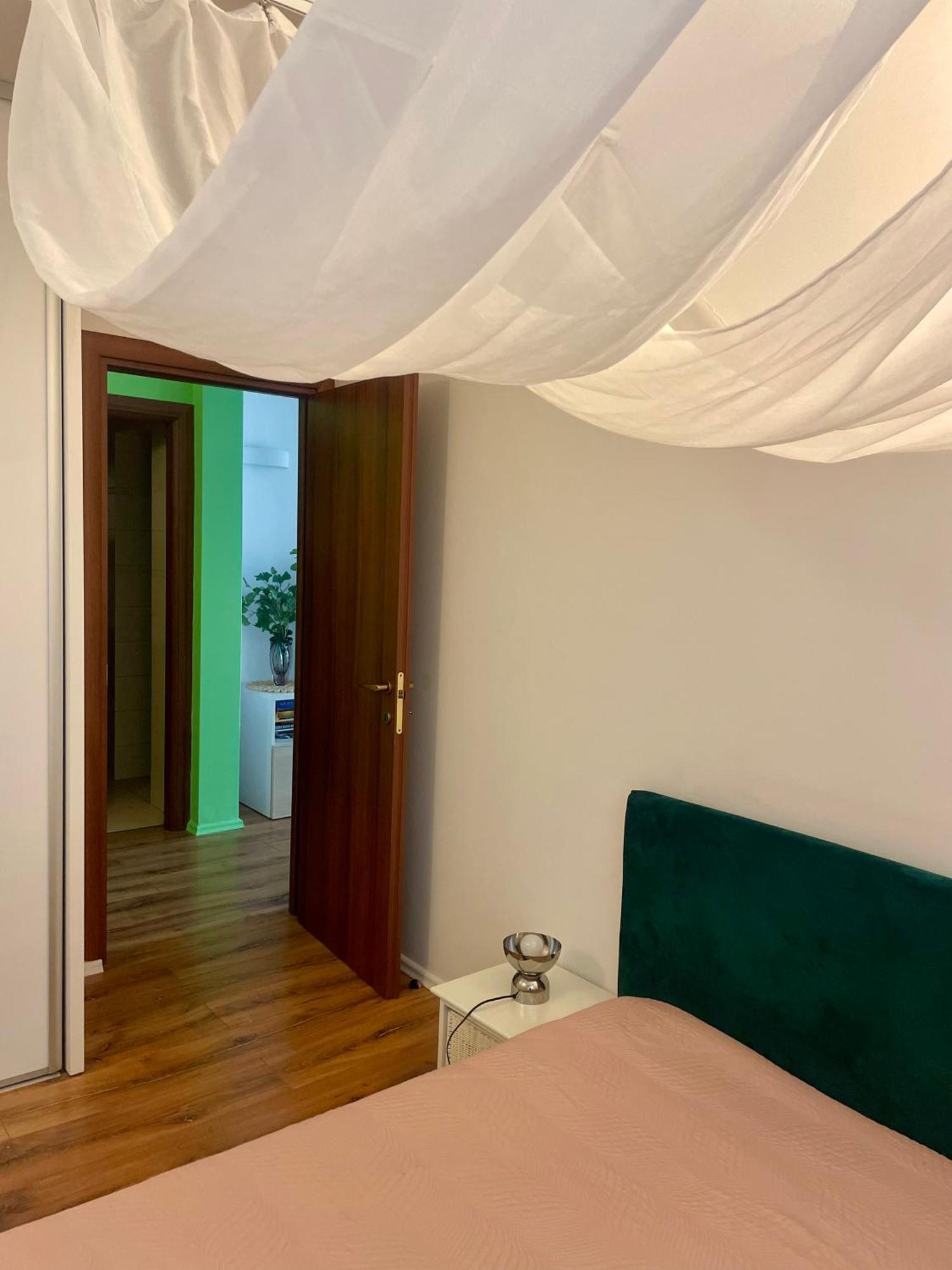 70M2 Romantic Living In The Old Town With Garden Bratislava Buitenkant foto